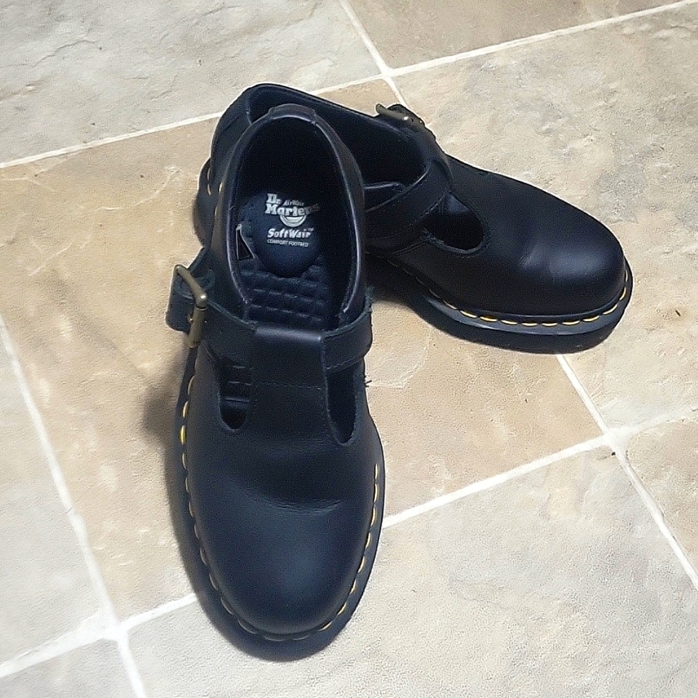 Women's Doc Martens Mary Jane's. Nwot. Black. No flaws.